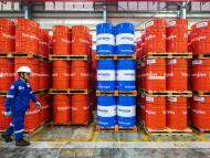 Entrepôt de fûts d'huile à l'usine de lubrifiants de Tuas à Singapour