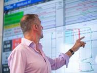 Le centre d'assistance en temps réel fonctionne selon deux étapes clés: l'acquisition de données en temps réel et la visualisation / interprétation et l'analyse des données.