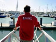 Station service pour bateaux à Nouméa, en Nouvelle-Calédonie