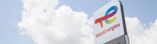  Logo TotalEnergies sur le totem