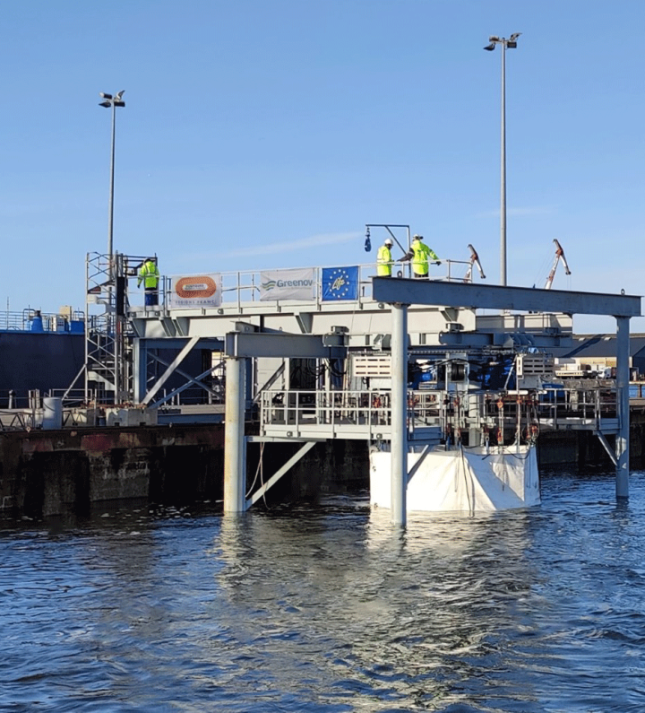 Le prototype déployé en conditions maritimes contrôlée dans le port de Nantes Saint-Nazaire (France)