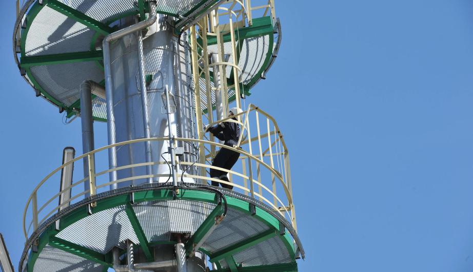 Operator in the Normandy refinery in Gonfreville l'Orcher