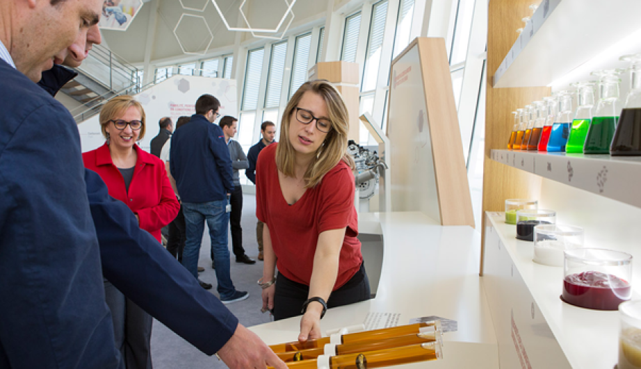 Viscometer in front of lubricant display