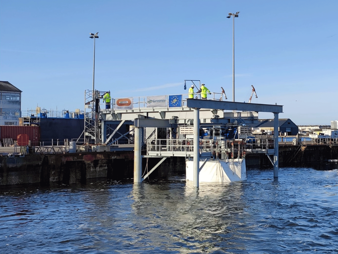 Le prototype déployé en conditions maritimes contrôlée dans le port de Nantes Saint-Nazaire (France)